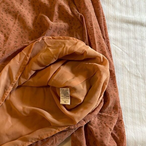 Entro Womens Long Sleeve V-Neck Ruffle Shoulder Blouse Top Brown Size Medium - Picture 8 of 9